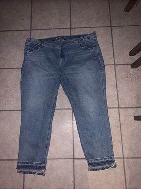 Old Navy Straight-Leg Women’s Jeans in Medium Blue Wash